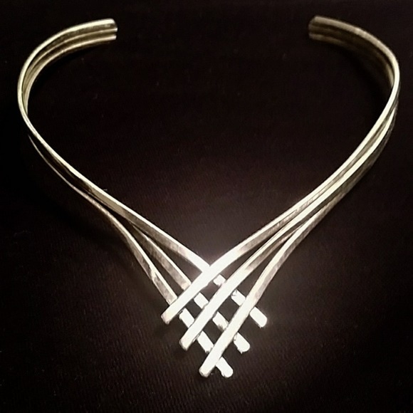 Jewelry - Silver chocker necklace